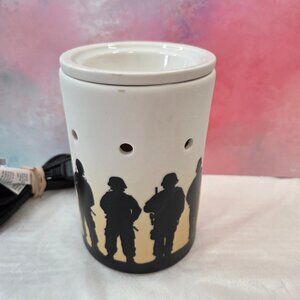 Scentsy SERVICE SACRIFICE Wax Warmer Patriotic Military Soldiers Marines Army do